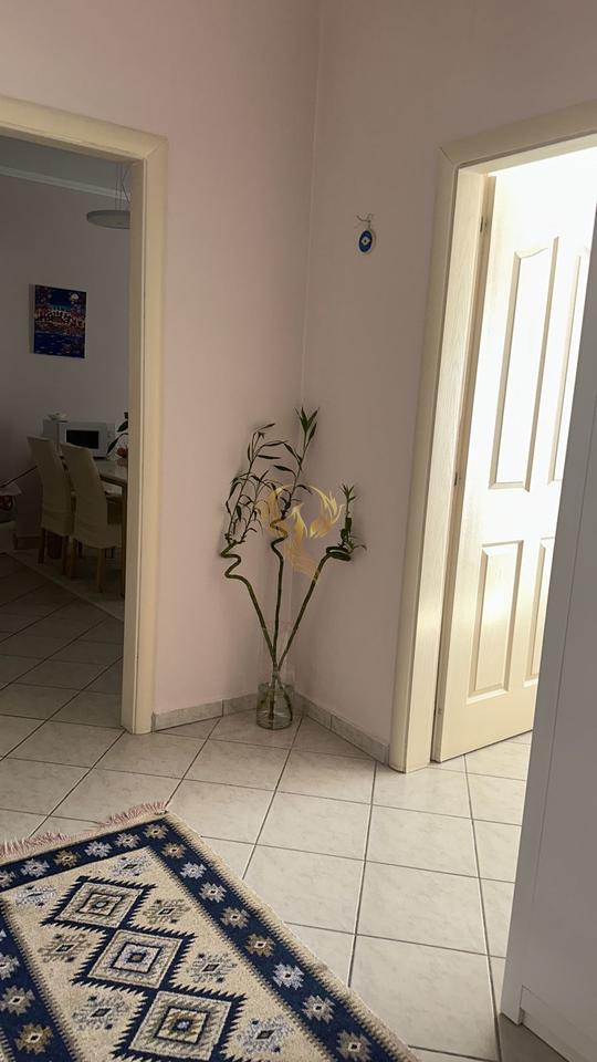 Jepet me qera apartament 1+1 në Astir