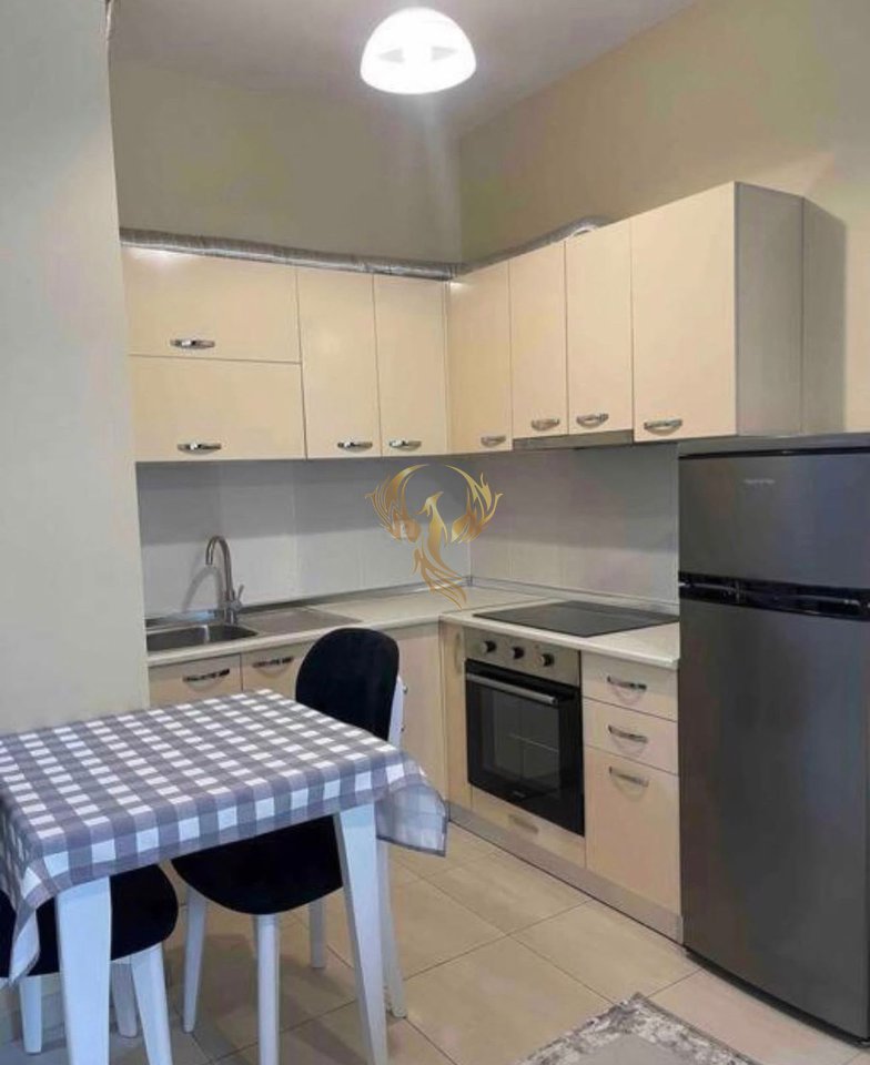 Appartamento 1+1 in affitto vicino a Komuna e Parisit
