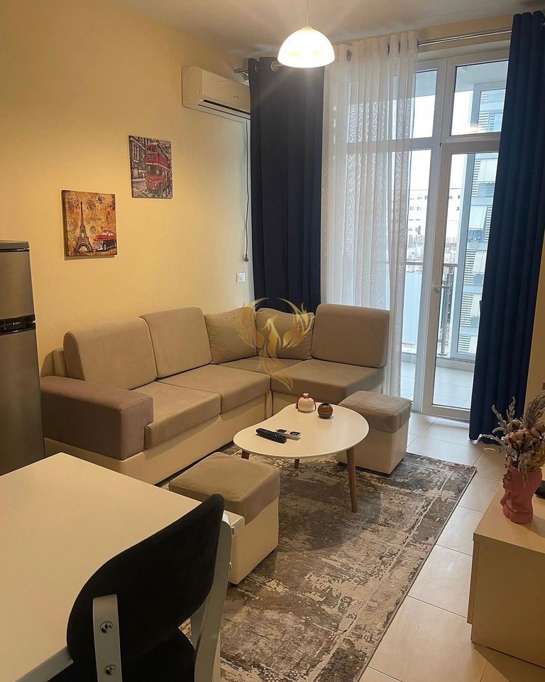 Appartamento 1+1 in affitto vicino a Komuna e Parisit