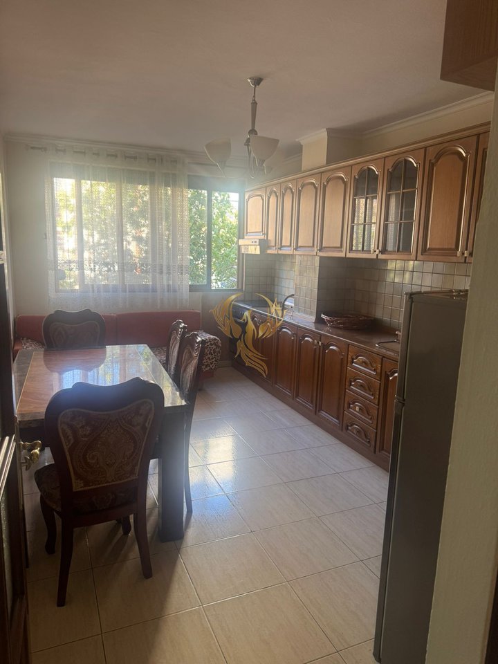 Jepet me qera Apartament 1+1 ne Xhamllik