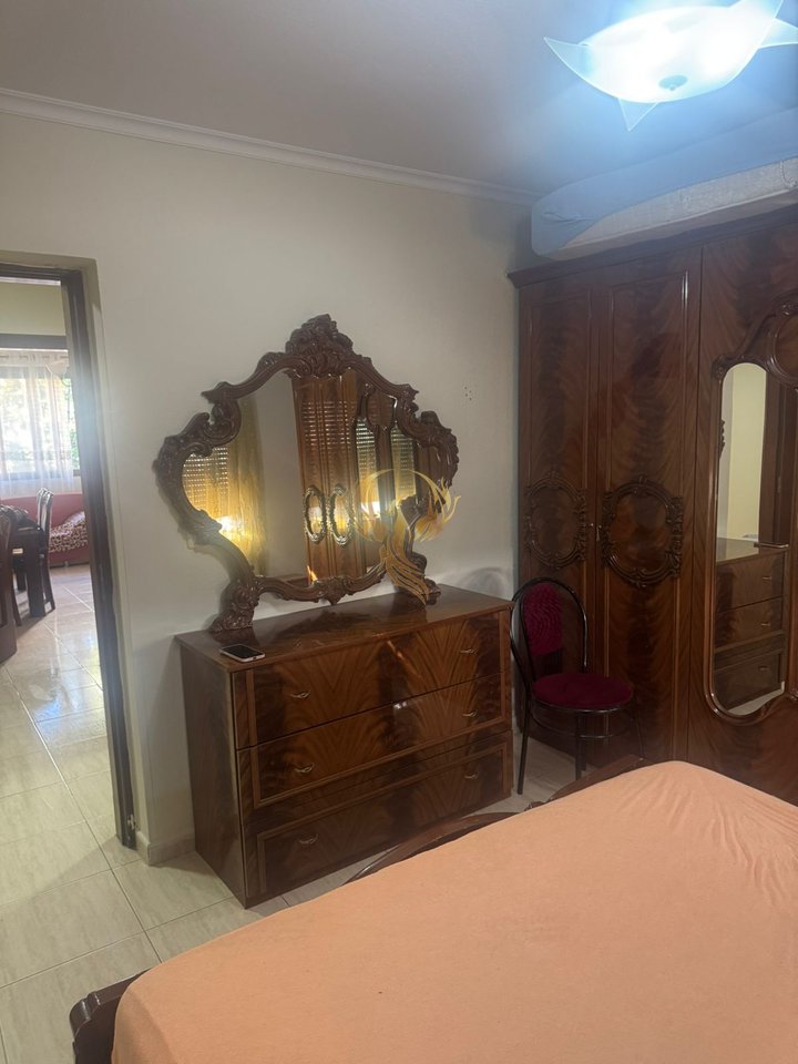 Jepet me qera Apartament 1+1 ne Xhamllik