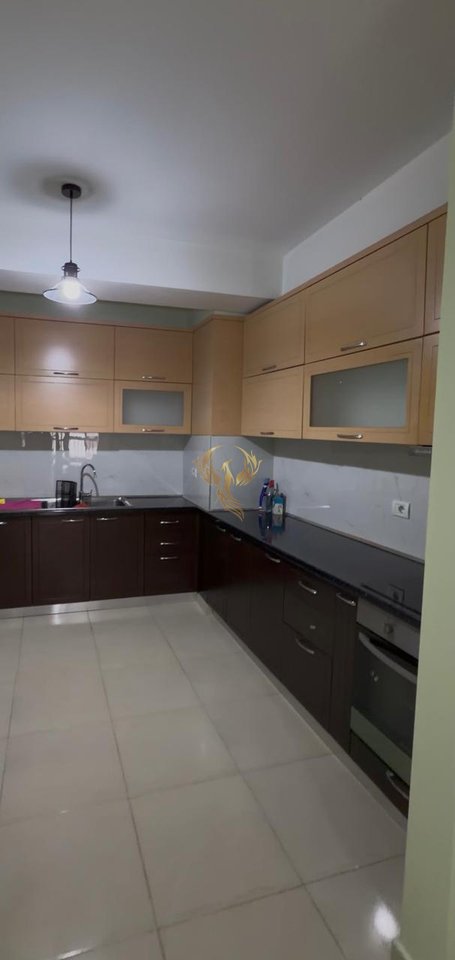 Jepet me qera Apartament 1+1 Komuna e Parisit