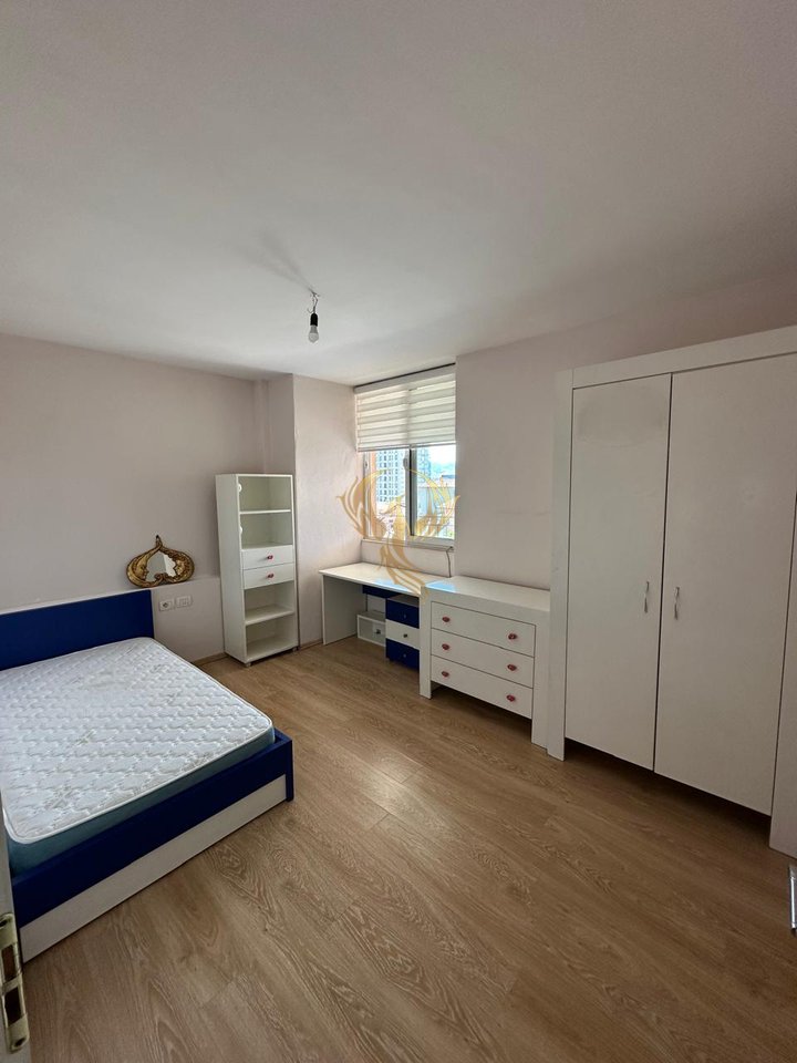 Jepet me qira Apartment 2+1+Verdane+Garderobe te Rruga Dritan Hoxha