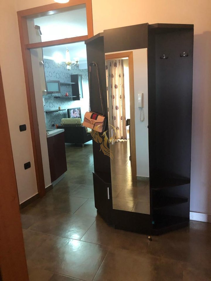 Jepet me qera Apartament 2+1 te Rruga e Dibres