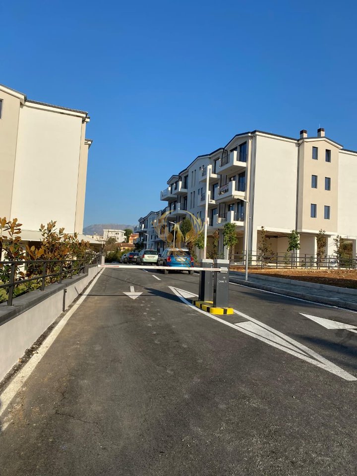 Shiten 6 Poste Parkimi te Liqeni i Thate