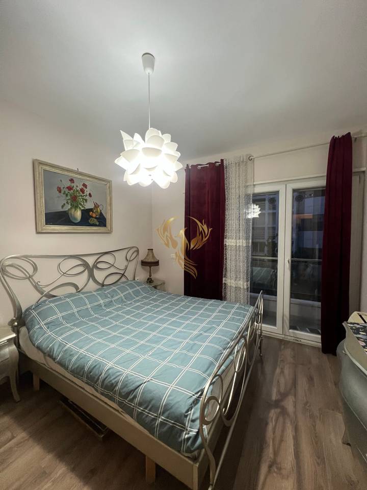 Jepet me qira Apartament 2+1+Ballkon tek Rruga e Kosovareve
