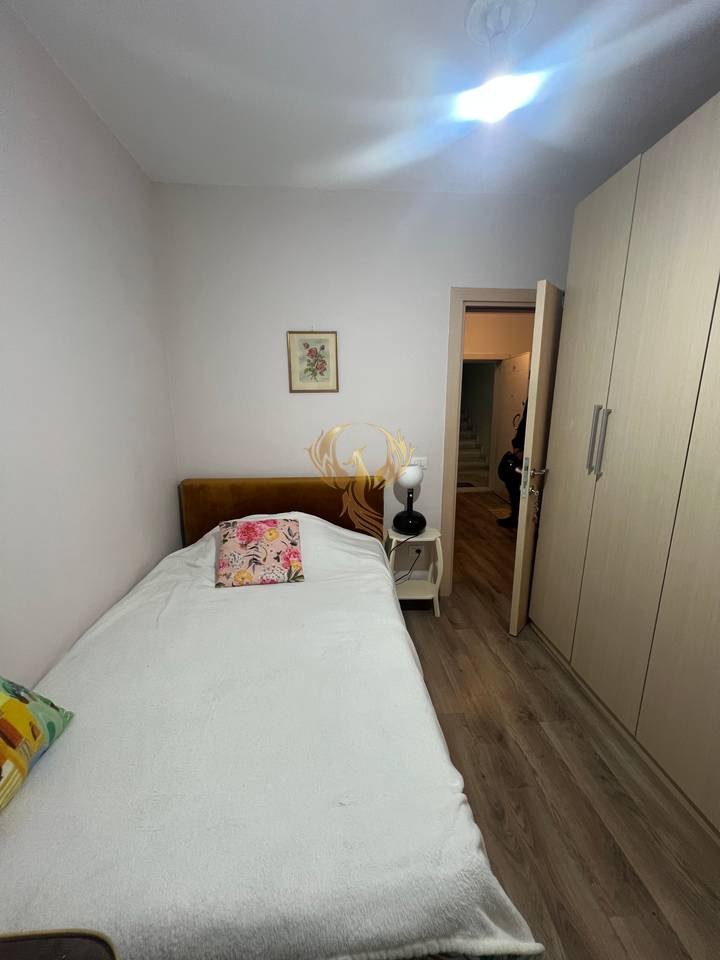 Jepet me qira Apartament 2+1+Ballkon tek Rruga e Kosovareve