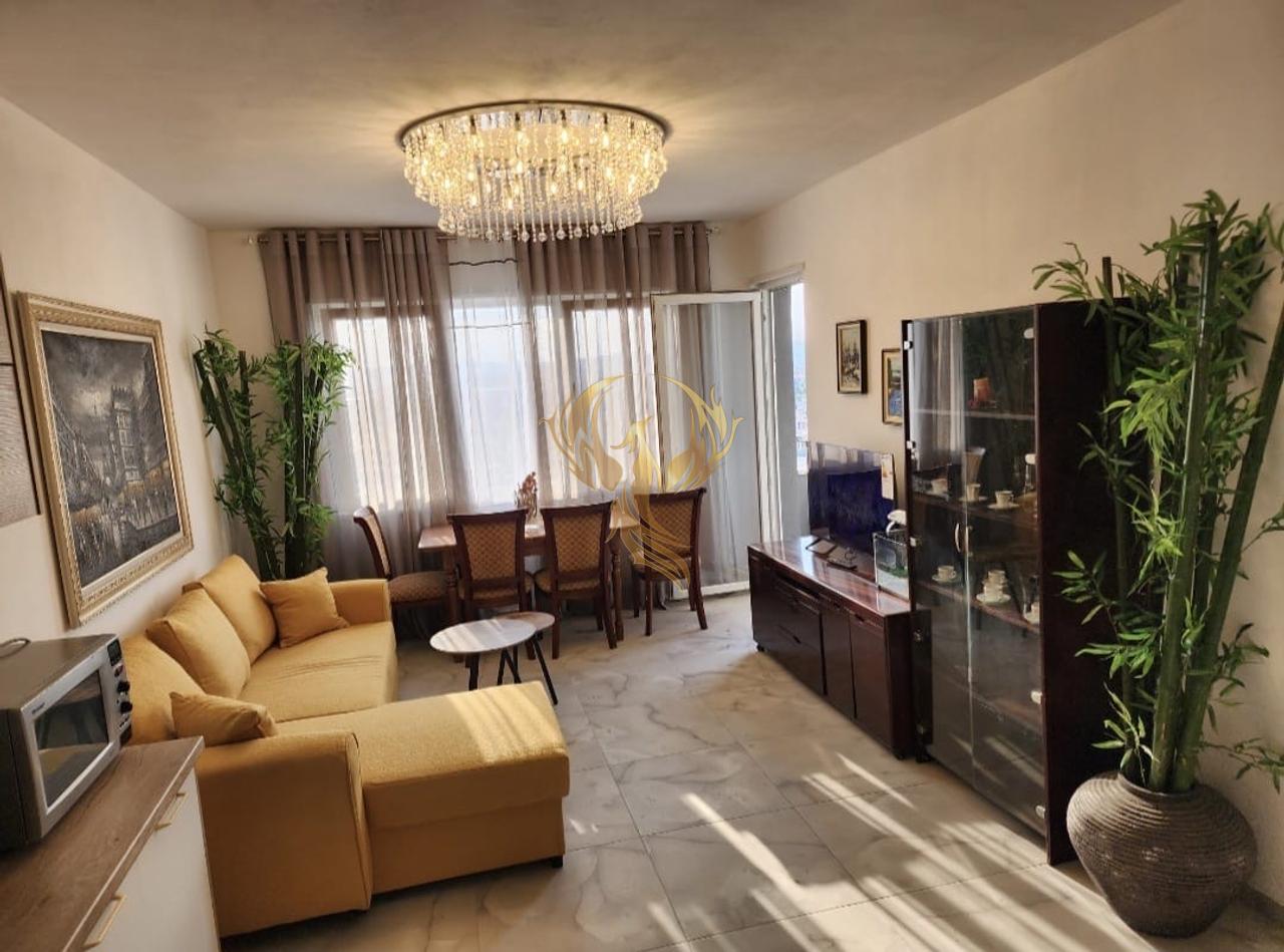 Jepet me qira Apartament 2+1+Garazh tek Univers City
