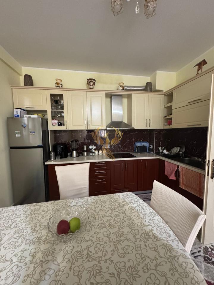 Jepet me qira Apartament 2+1 tek Astiri