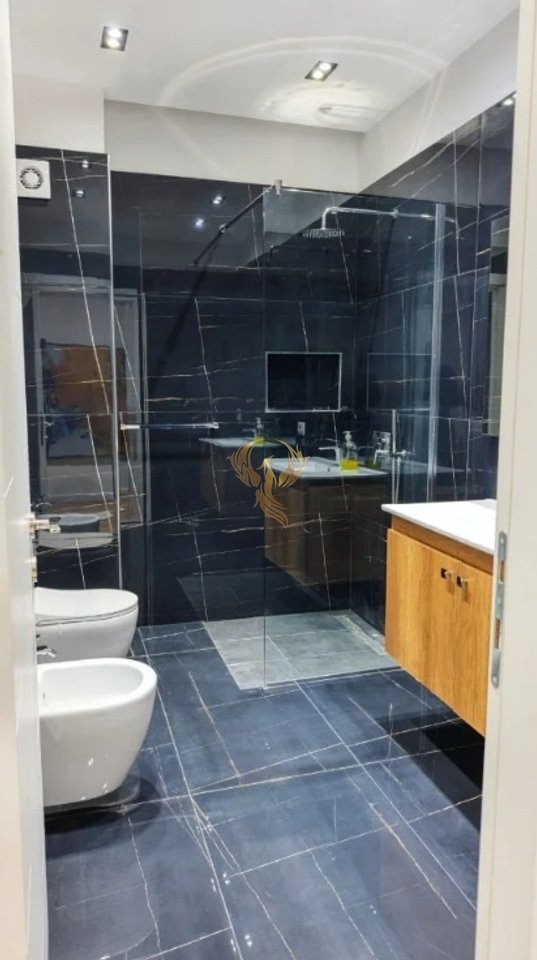 Jepet me qira Apartament 2+1+2 tek Komuna e Parisit