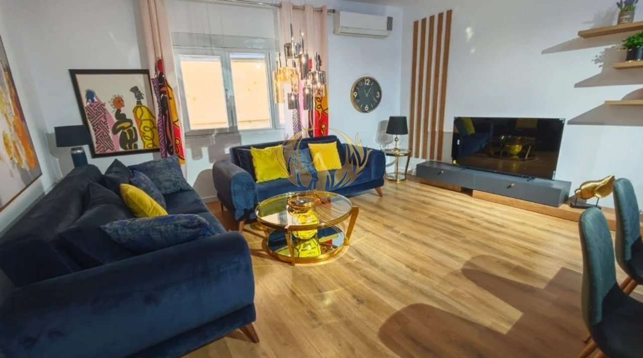 Jepet me qira Apartament 2+1+2 tek Komuna e Parisit