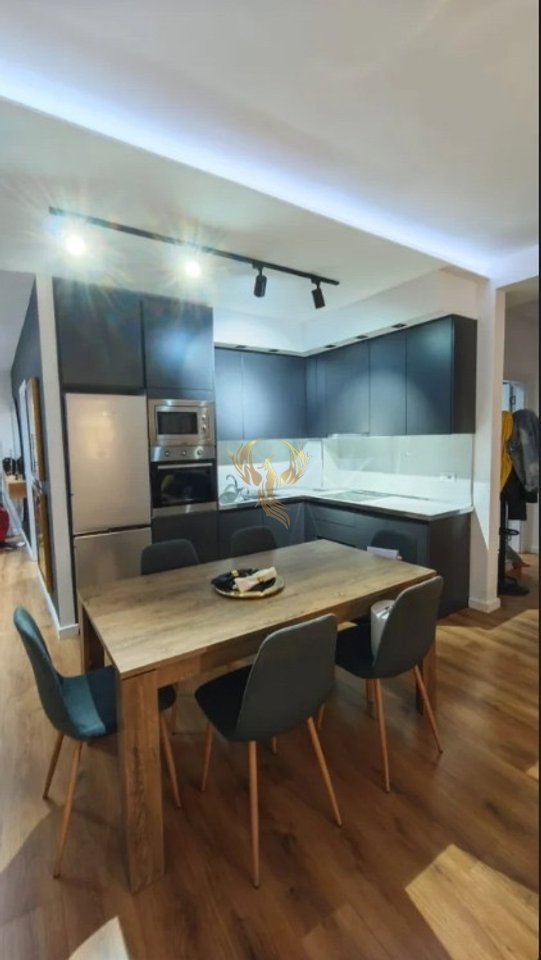 Jepet me qira Apartament 2+1+2 tek Komuna e Parisit