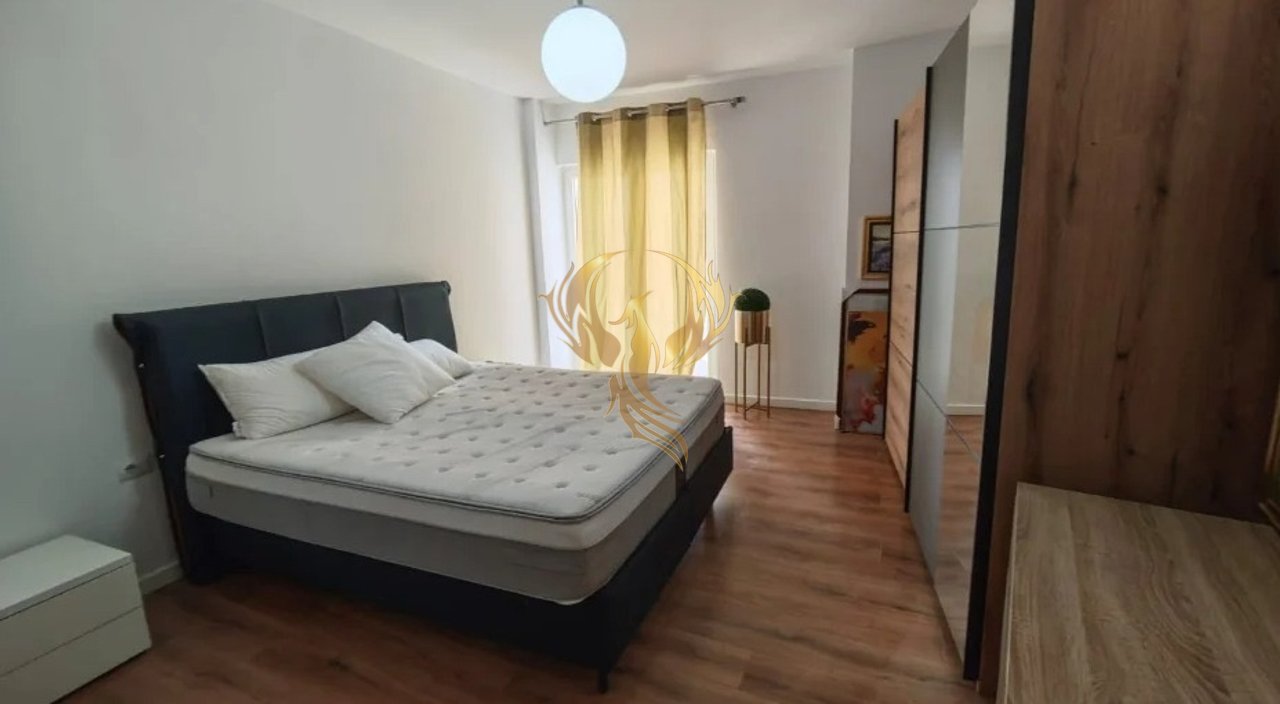 Jepet me qira Apartament 2+1+2 tek Komuna e Parisit