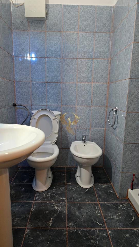 Jepet me qera Apartament 2+1 tek Fresku