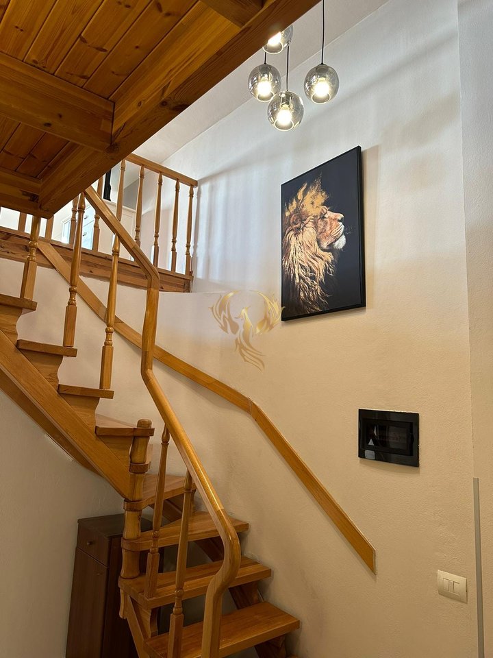 Affittasi appartamento duplex 2+1+2 a Fresk