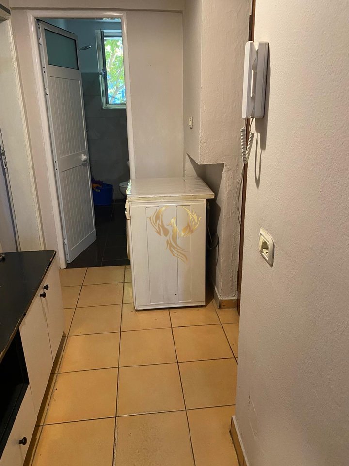 Jepet Apartament me Qera 2+1 Vasil Shanto, buzë rrugës !