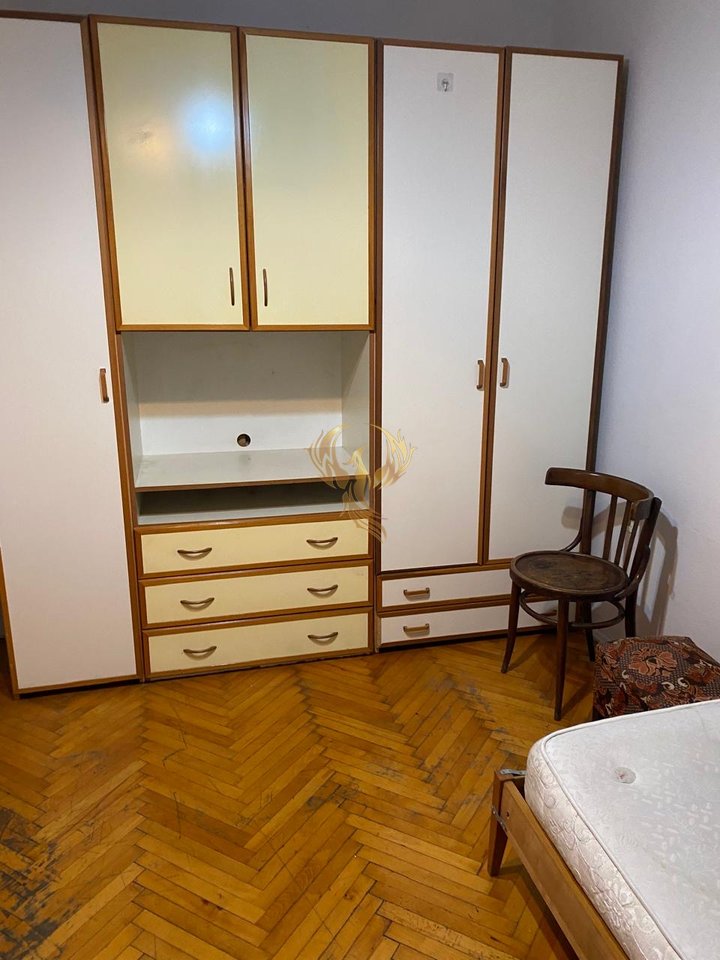 Jepet Apartament me Qera 2+1 Vasil Shanto, buzë rrugës !