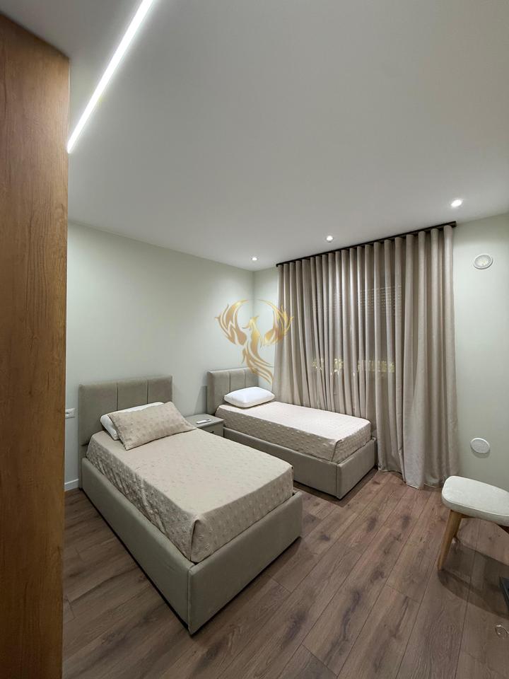 Jepet me Qera Apartament 2+1+Depo+2Poste Parkimi ne Brryl