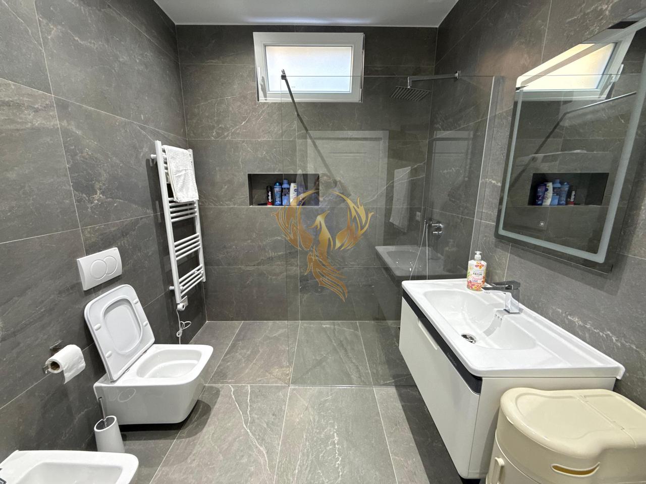 Jepet me Qera Apartament 2+1+Depo+2Poste Parkimi ne Brryl