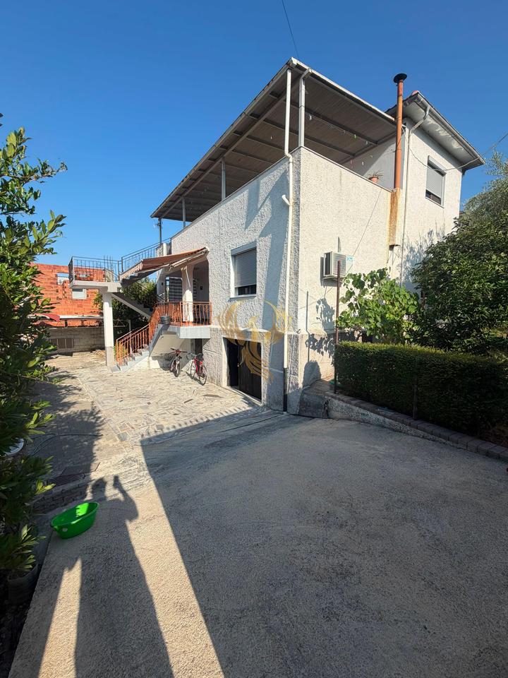 For rent entrance 1+1+parking space in Babrru