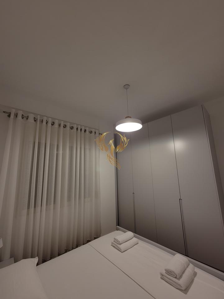 Jepet me qera hyrje 1+1 tek Rruga e Durrësit