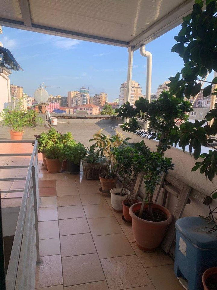 For rent 2+1+annex apartment at Pazari i ri