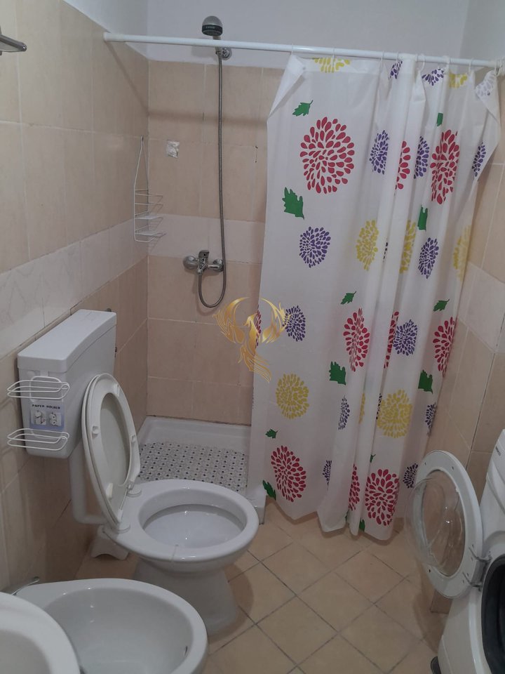 Jepet me qera hyrje 1+1 tek Rruga e Kosovareve