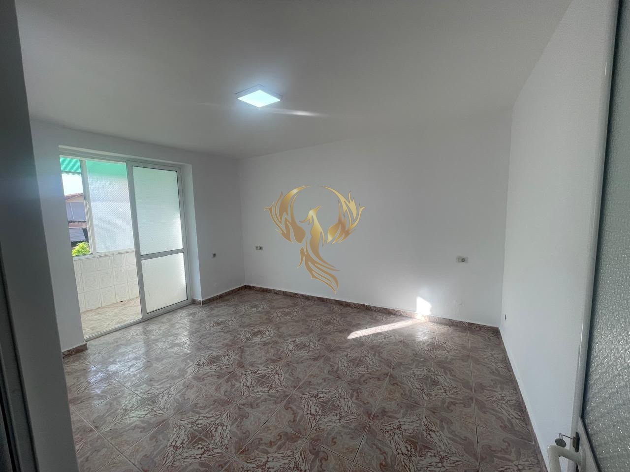 Jepet me qera apartament 2+1 në  zonën e Medreses