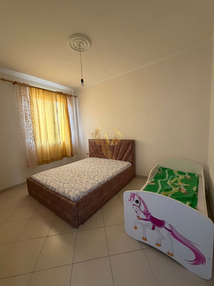 Affittasi ingresso 2+1 a Yzberisht