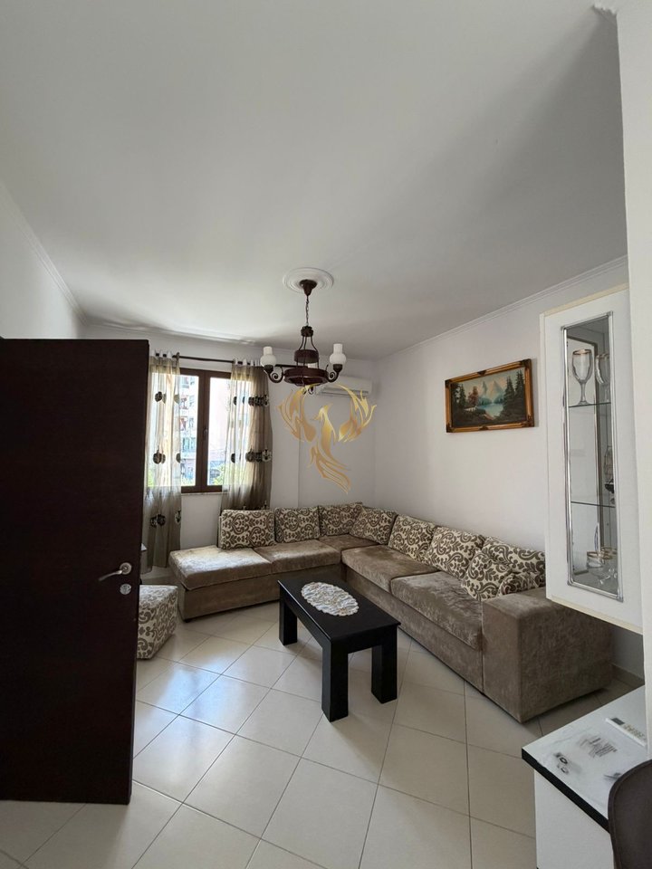 Affittasi ingresso 2+1 a Yzberisht