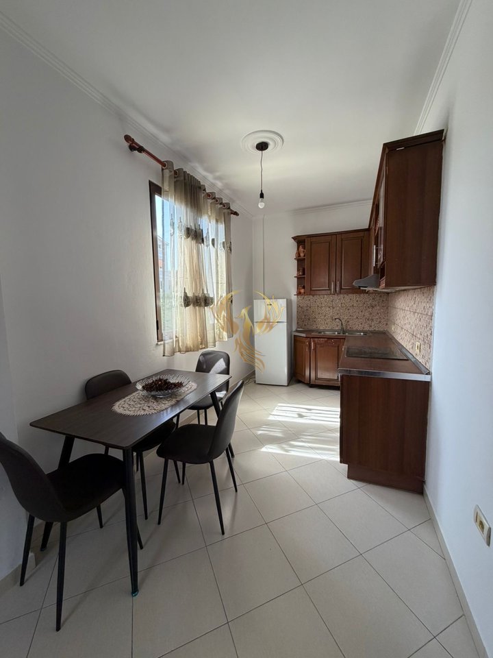 Affittasi ingresso 2+1 a Yzberisht