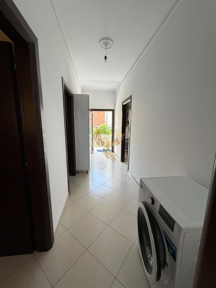 Affittasi ingresso 2+1 a Yzberisht