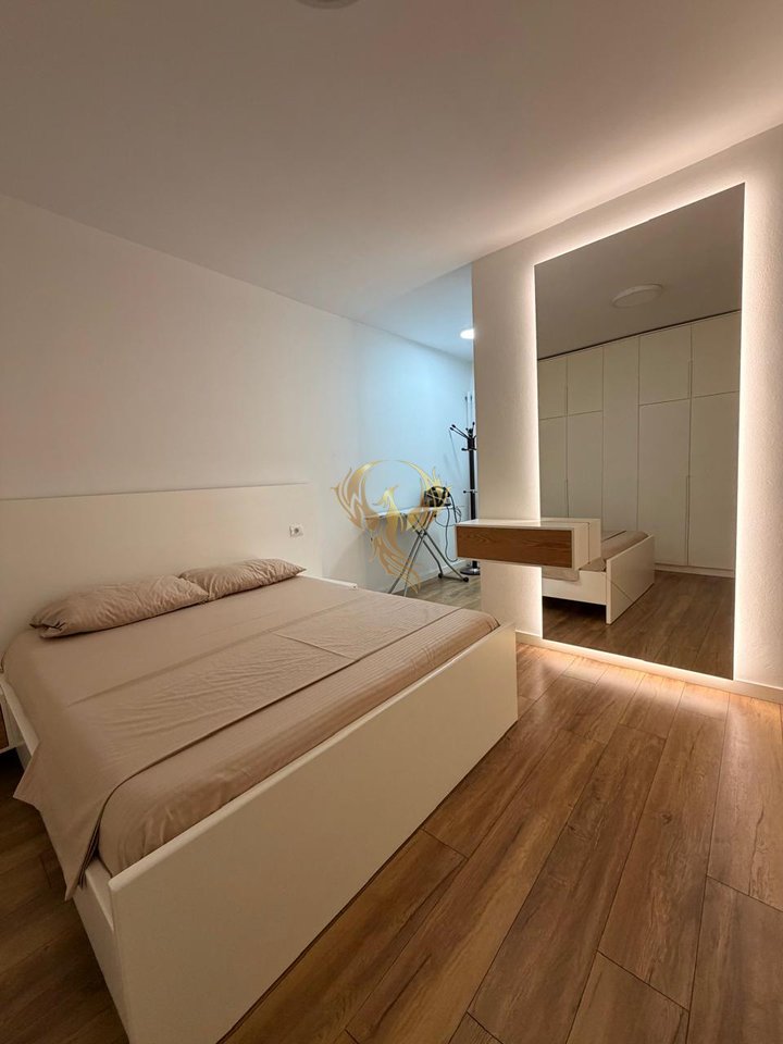 Jepet me qera apartament 2+1 ne Astir prane Rrethit