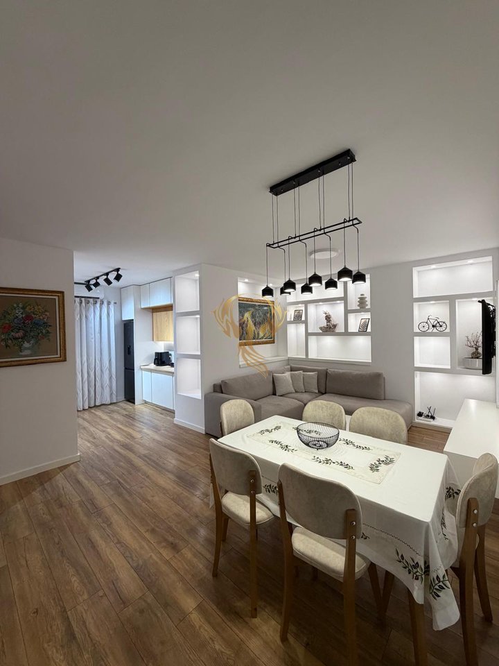 Jepet me qera apartament 2+1 ne Astir prane Rrethit