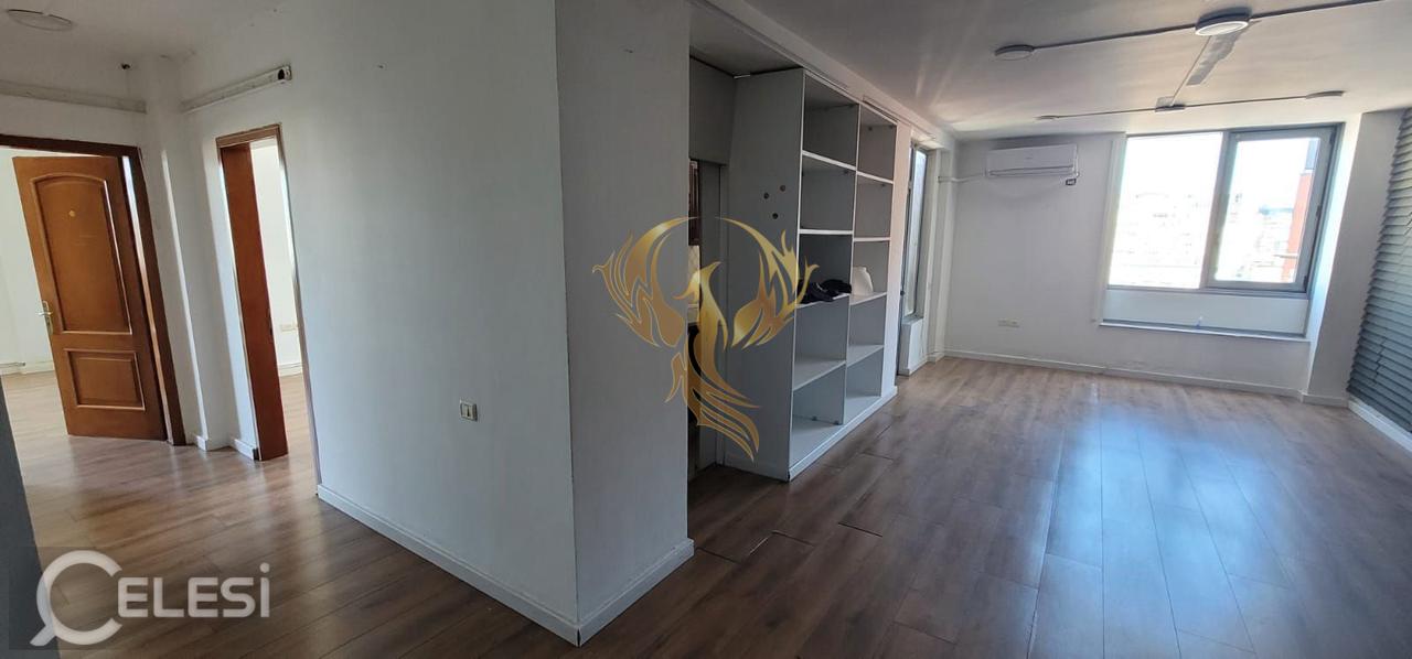 Jepet me qera apartament 2+1+2 tek Parlamenti
