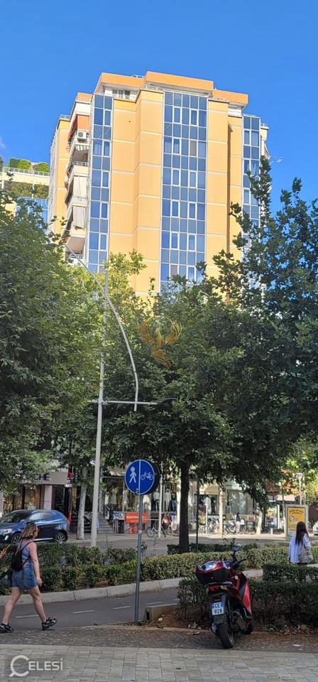 Jepet me qera apartament 2+1+2 tek Parlamenti