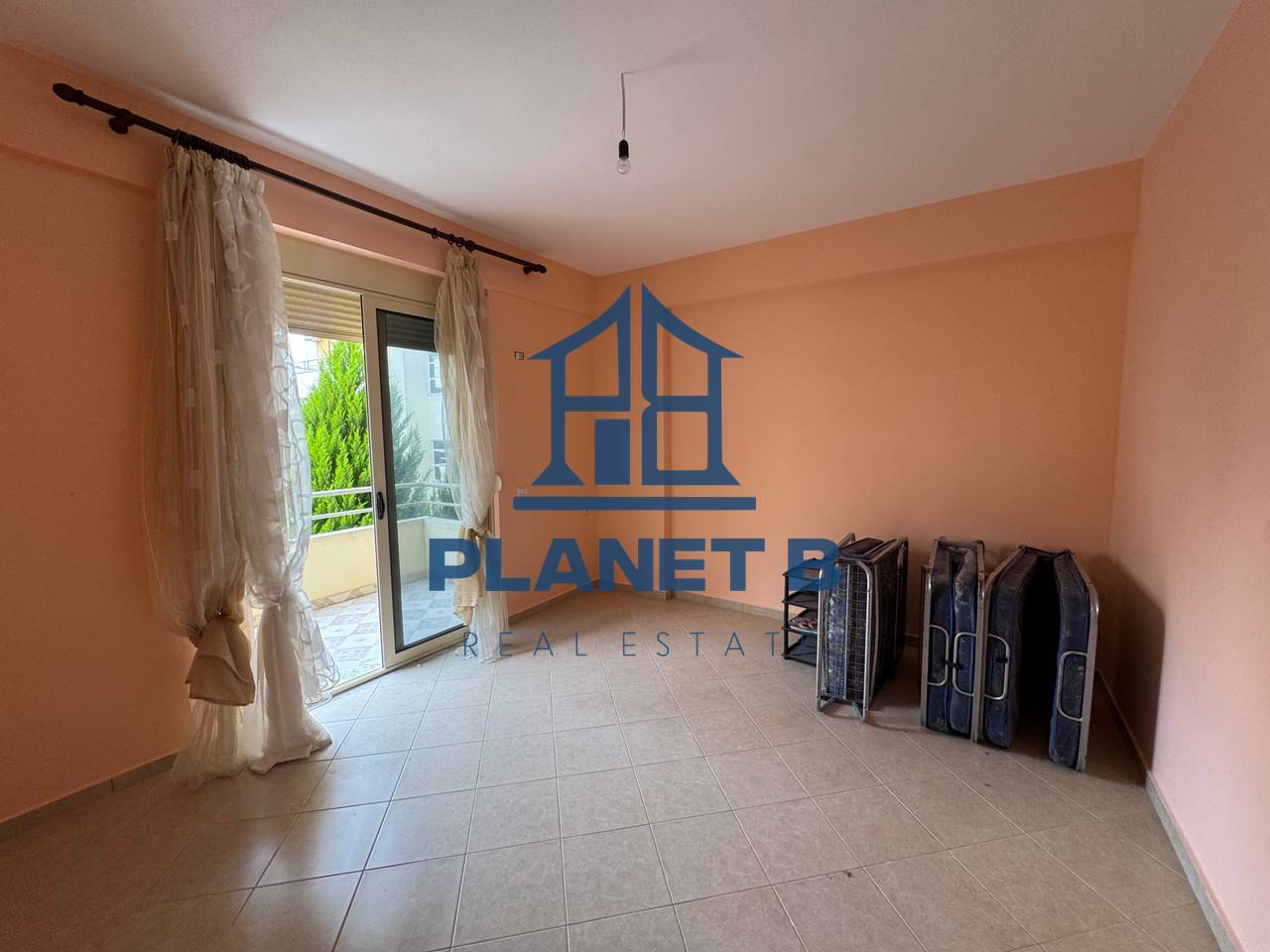 VENDESI 2 APPARTAMENTI A ORIKUM, VLORA
