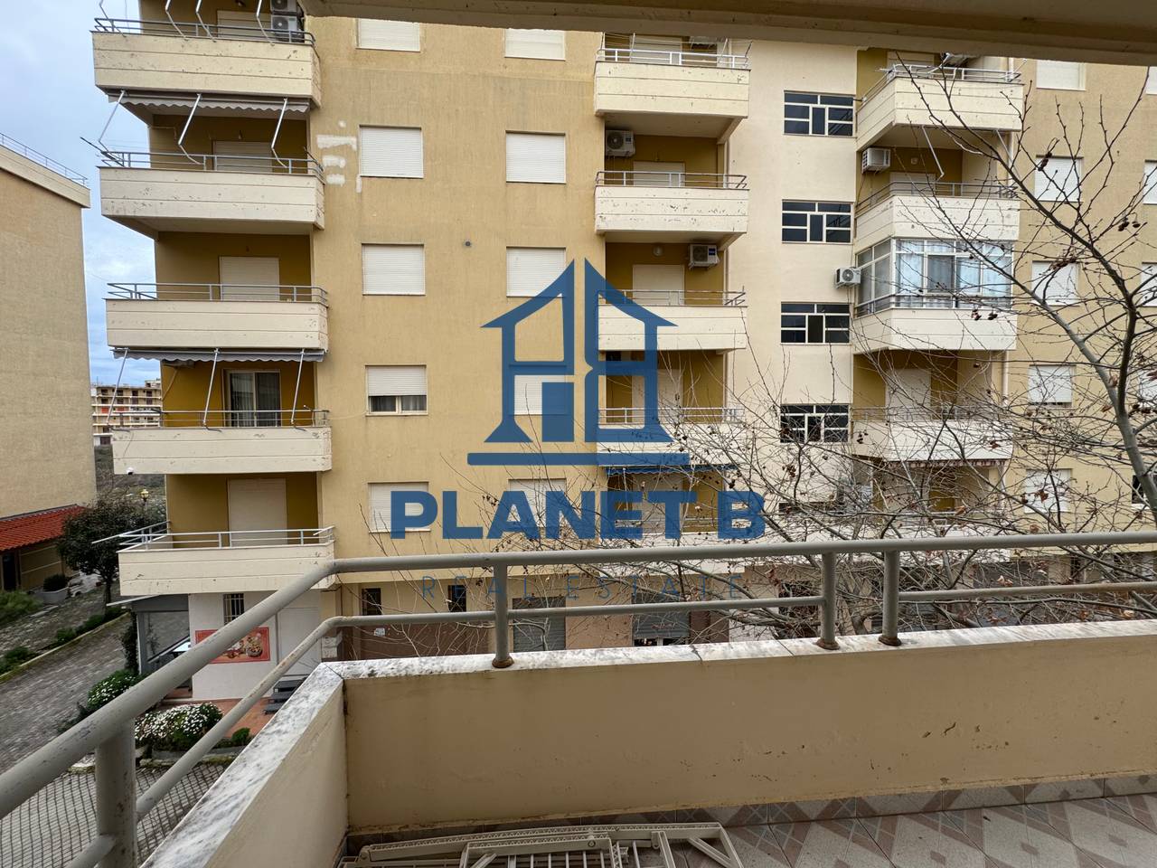 VENDESI 2 APPARTAMENTI A ORIKUM, VLORA