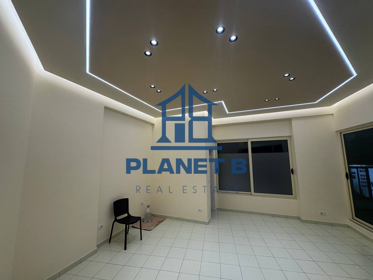 JEPET ME QERA DYQANI TEK BISHTI I KALLDRËMIT,VLORË