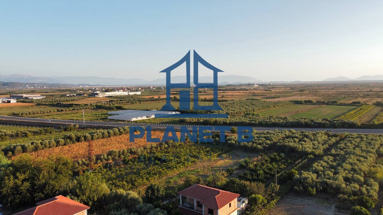 SHTEPI PRIVATE +TRUALL NË SHITJE NË NOVOSELË,VLORË