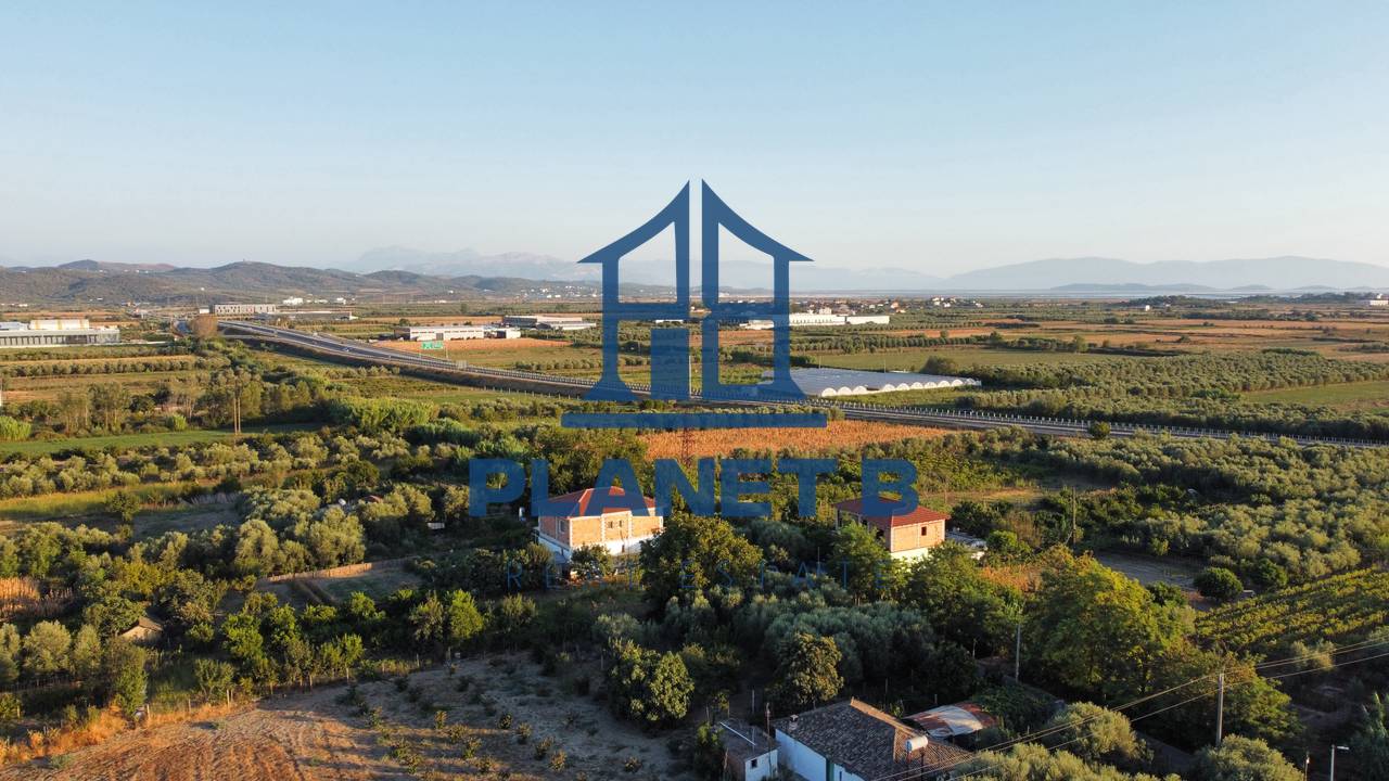 SHTEPI PRIVATE +TRUALL NË SHITJE NË NOVOSELË,VLORË