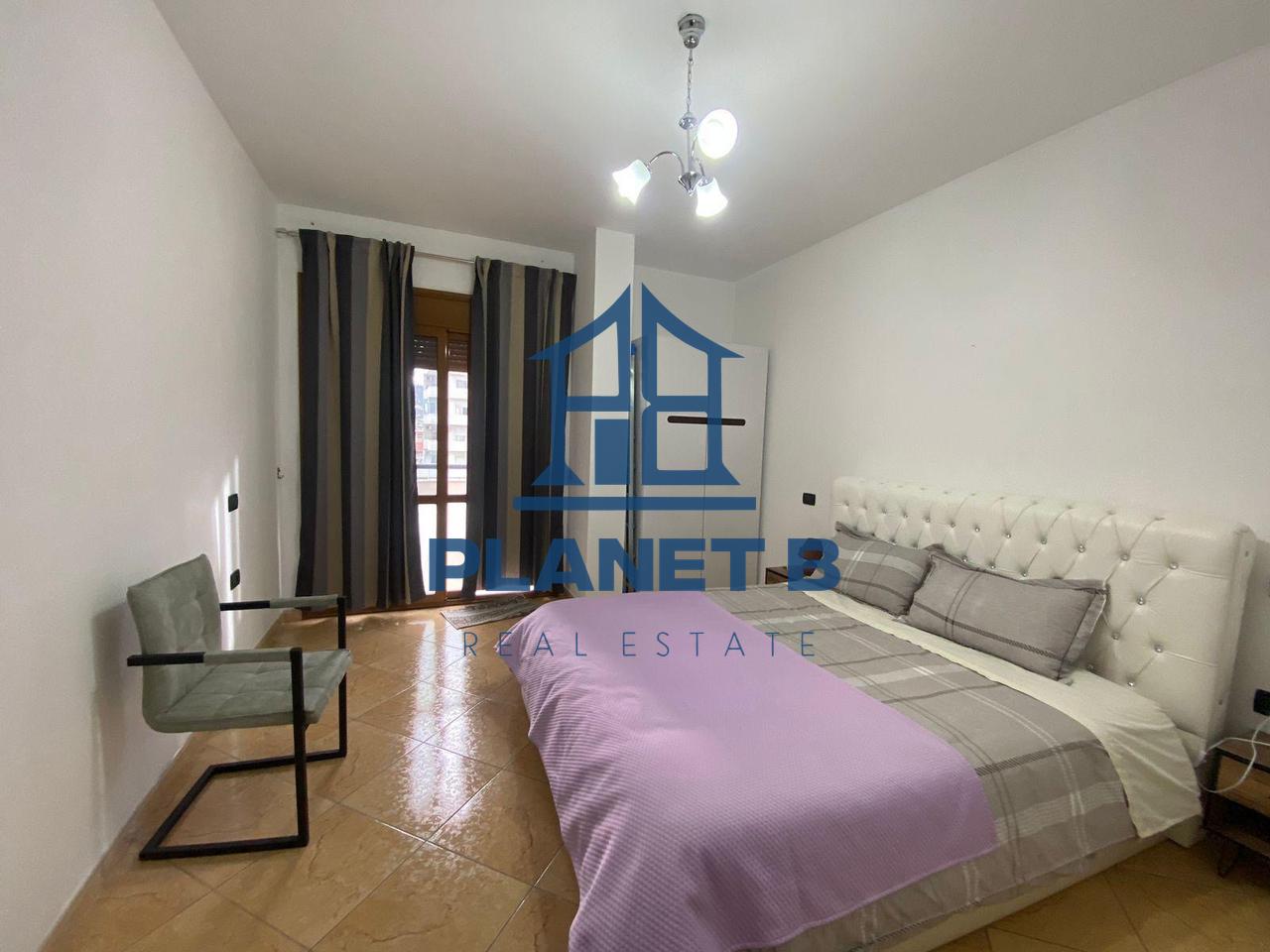 Vendesi appartamento 3+1+2 ad Arjoli, Viale Principale – Vlora, Skelë!