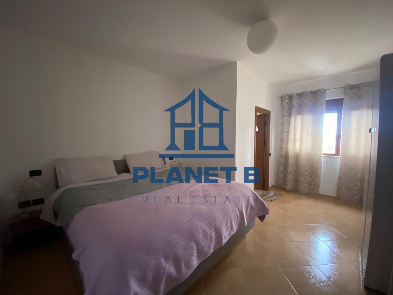 Vendesi appartamento 3+1+2 ad Arjoli, Viale Principale – Vlora, Skelë!