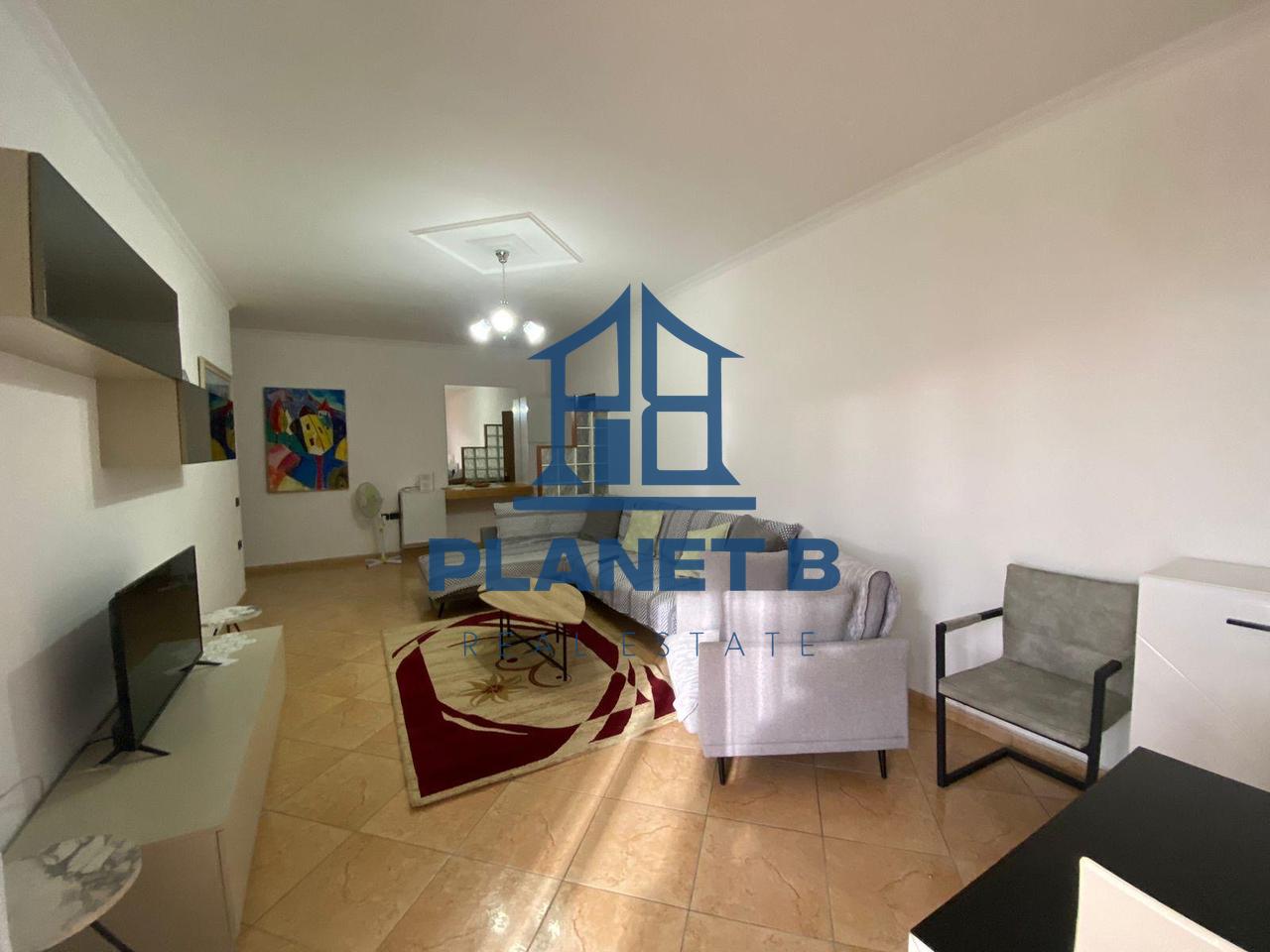 Vendesi appartamento 3+1+2 ad Arjoli, Viale Principale – Vlora, Skelë!