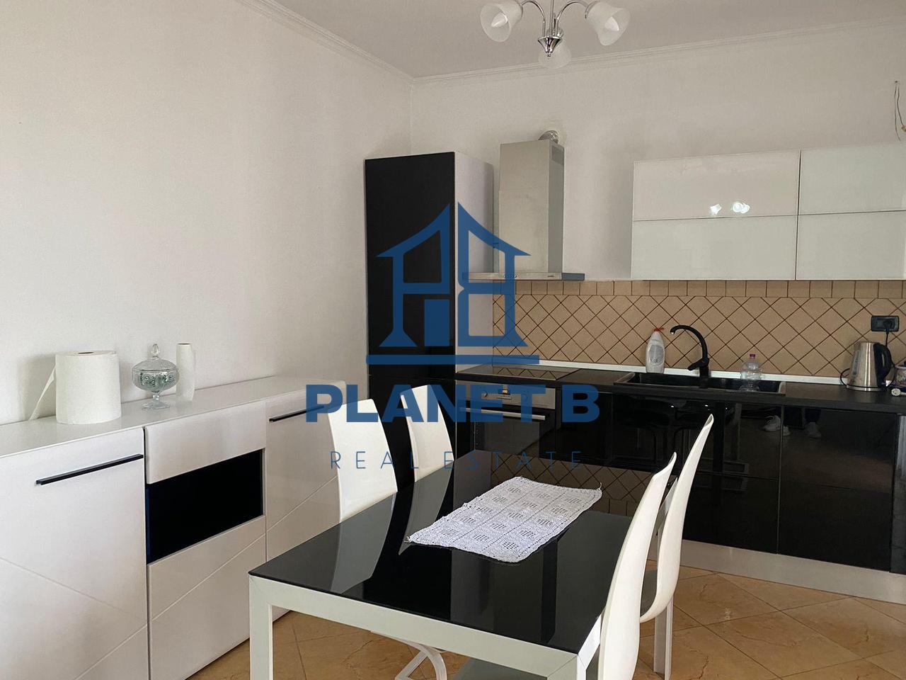 Vendesi appartamento 3+1+2 ad Arjoli, Viale Principale – Vlora, Skelë!