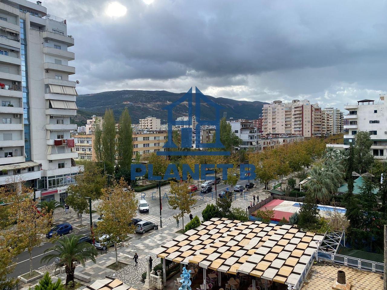 Vendesi appartamento 3+1+2 ad Arjoli, Viale Principale – Vlora, Skelë!