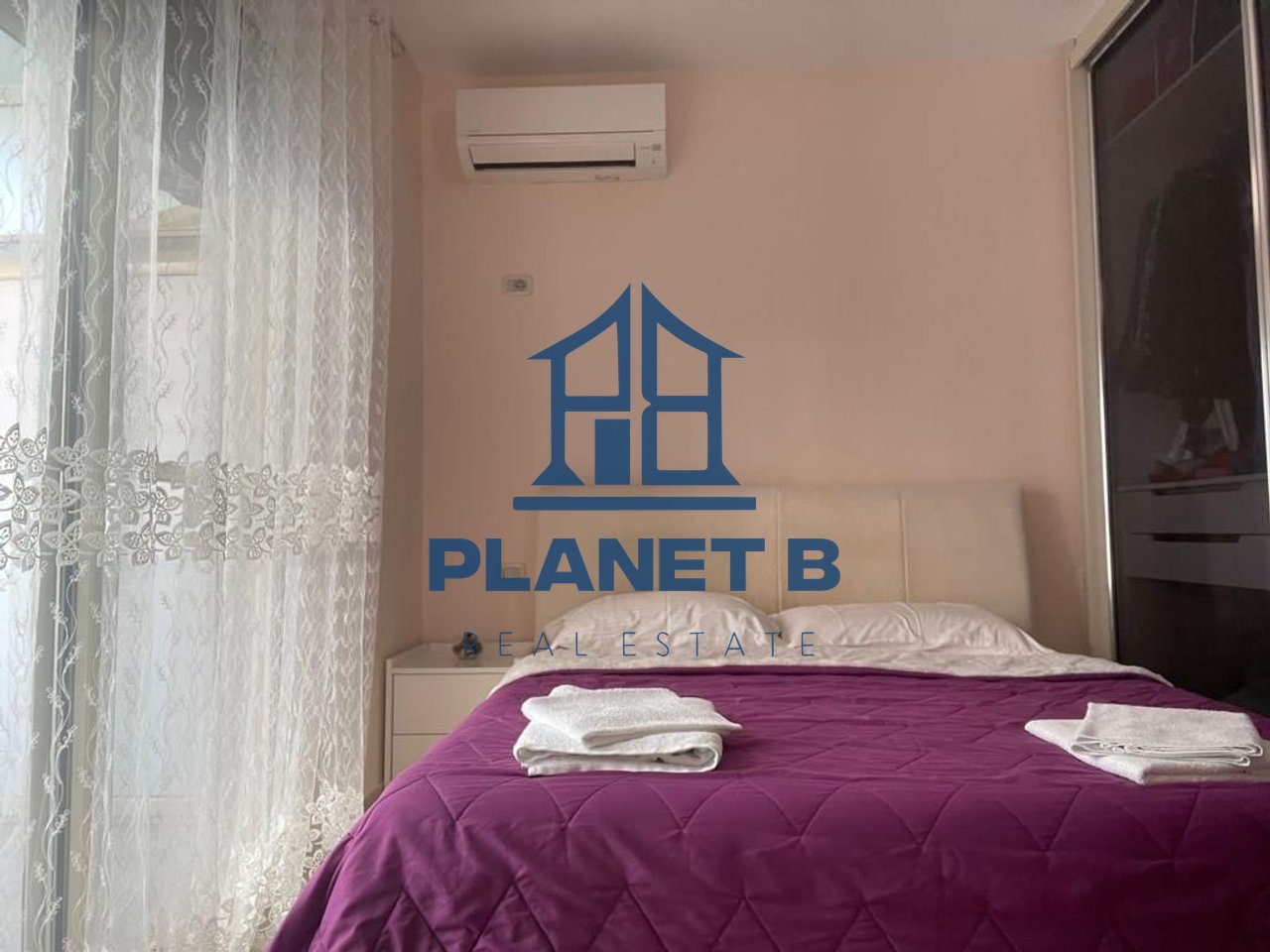 JEPET ME QERA APARTAMENTI 2+1+GARAZH NE LUNGOMARE