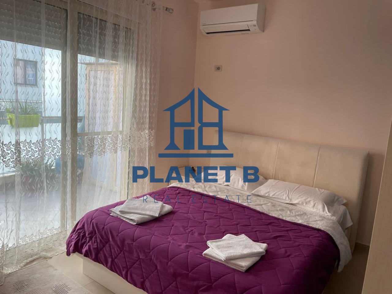 JEPET ME QERA APARTAMENTI 2+1+GARAZH NE LUNGOMARE