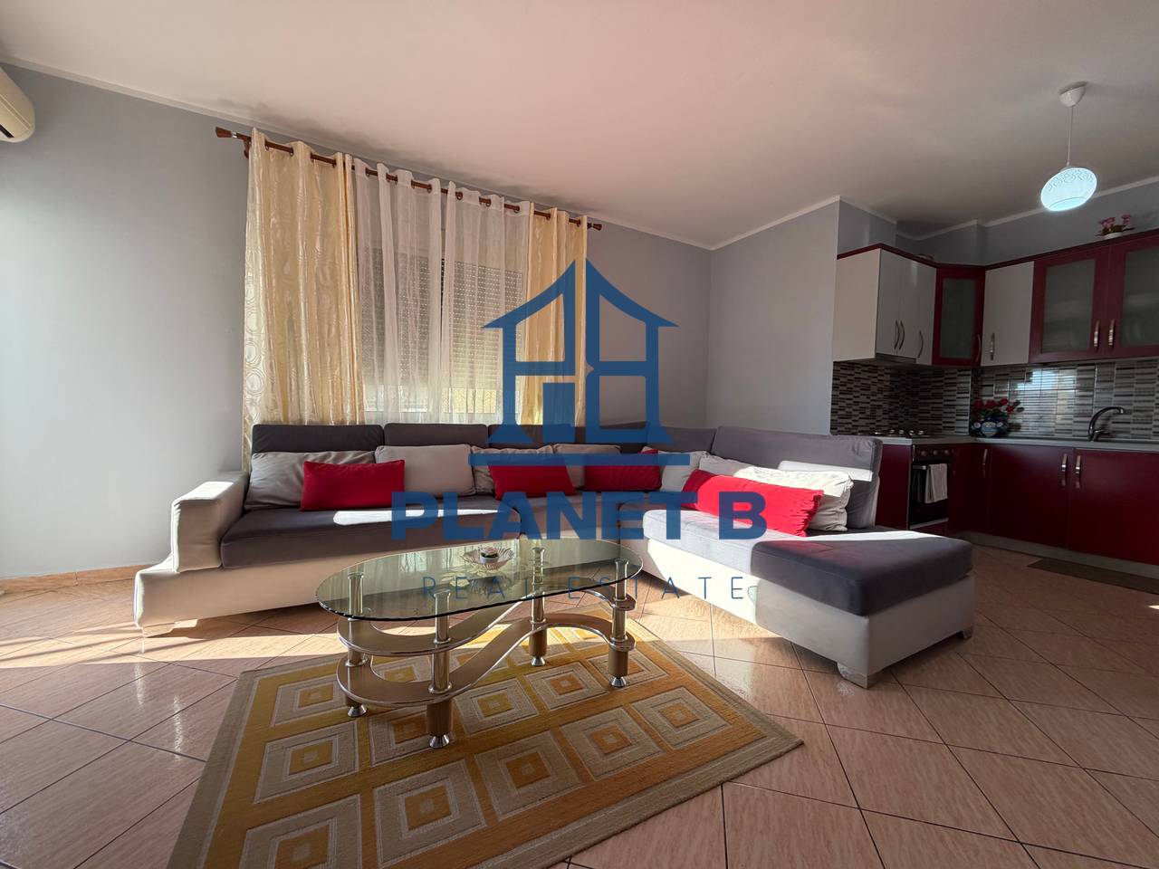 JEPET ME QERA APARTAMENT 2+1 TEK RRUGA E ÇIPAJVE,VLORE