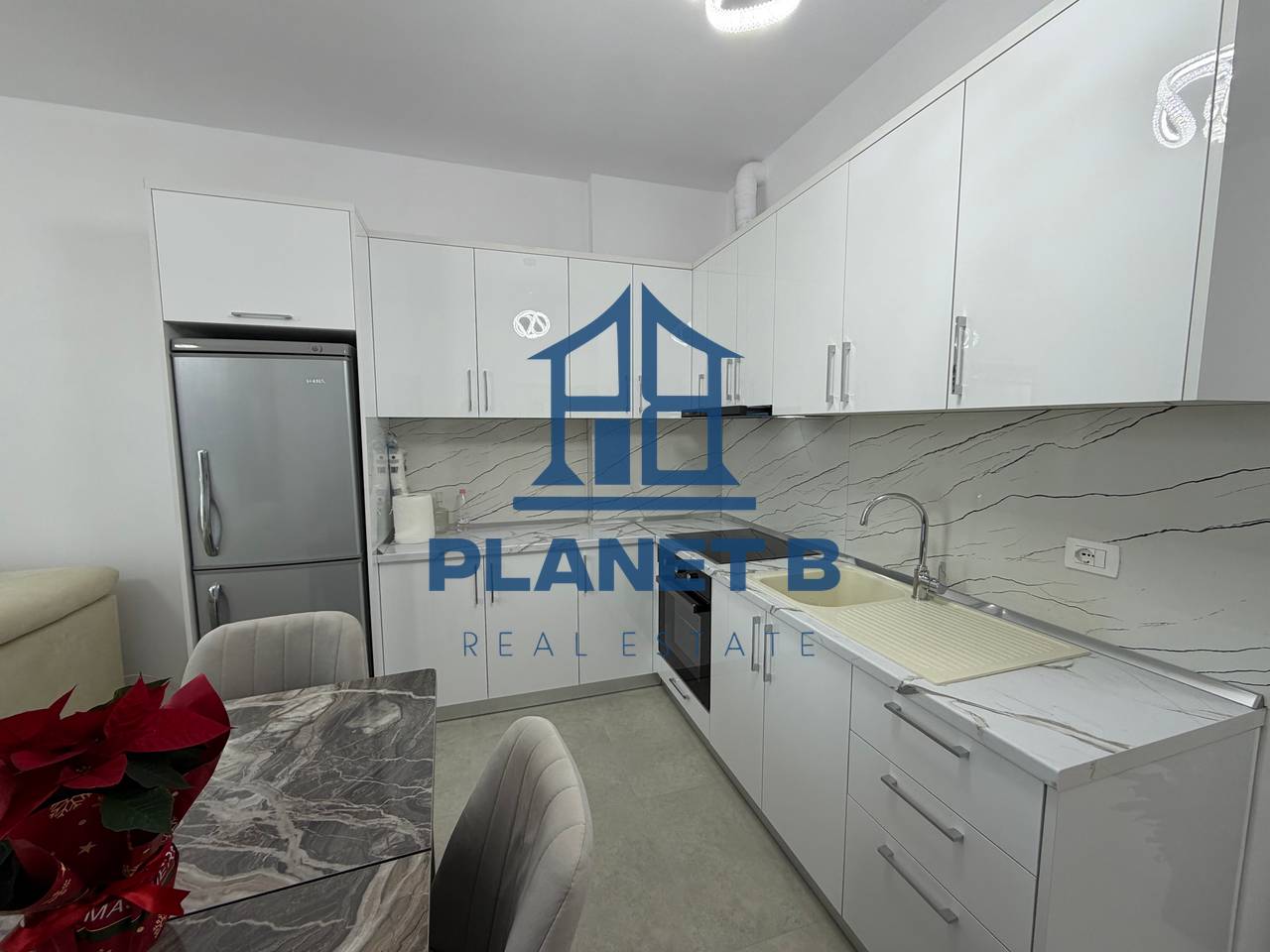 A luxurious 1+1 apartment for rent near the Lungomare, Vlora